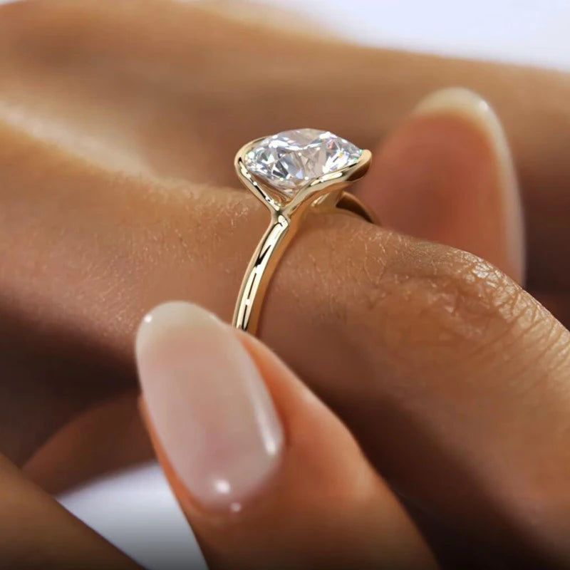 Aria Ring aus 925 Sterling Silber mit rundem Moissanite-Stein – eleganter Verlobungsring im zeitlosen Design