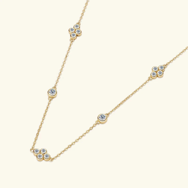 Lynelle Halskette mit Moissanite im Blütendesign, gefertigt aus 925er Silber, Round Cut Steine, ideal für besondere Anlässe und als Geschenk