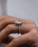 Marquise Ring Nahaufnahme Moissanite Seitenafnahme Verlobungsring 