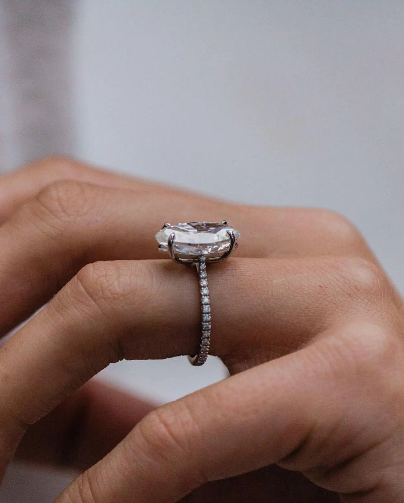 Marquise Ring Nahaufnahme Moissanite Seitenafnahme Verlobungsring 