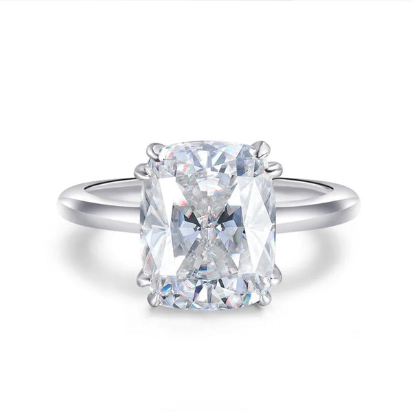 Nova Moissanite-Ring mit einem 3,5-Karat-Cushion-Cut-Stein, eingefasst in 925er Silber.