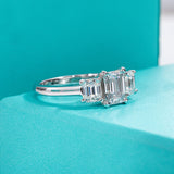 Leyla Ring 925 Silber 1.8cttw Emerald Cut Moissanite
