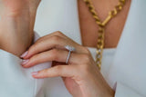 Monaco Verlobungsring Pear Cut Moissanite doppeltes Halo am Finger günstige Alternative zum diamanten 
